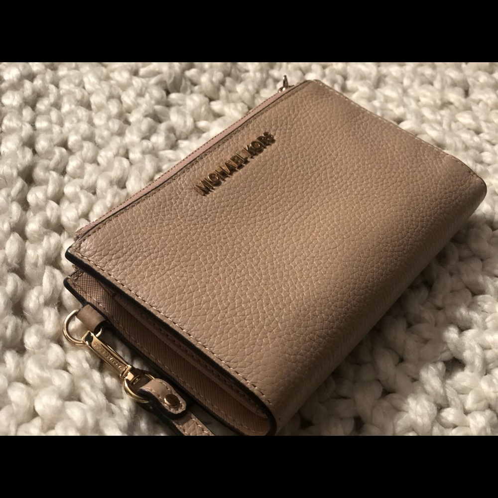 Michael Kors wristle/wallet